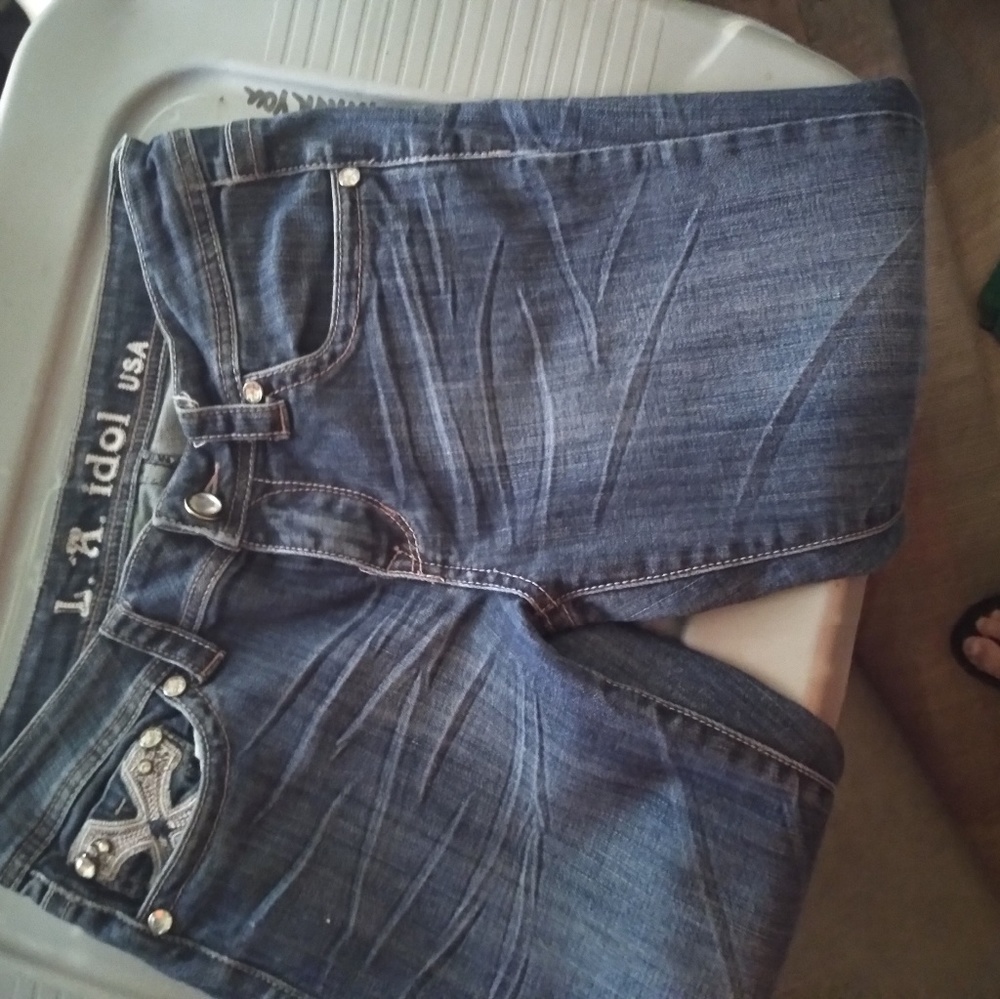 L.A Idol size 7